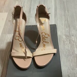Used heeled Sam Edelman. Size 8